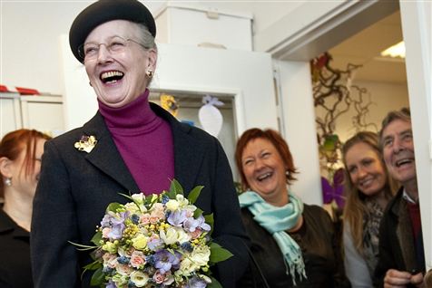 Seks måneders praktik hos dronningen. Det er pænt på cv'et, men lønnen er nul kroner.