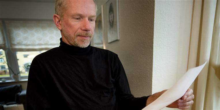 'Jeg har investeret så meget af mit liv og mine penge i en uddannelse. Nu er jeg ludfattig, arbejdsløs og på vej på kontanthjælp,' siger 57-årige Jan Andersen fra Frederikshavn.