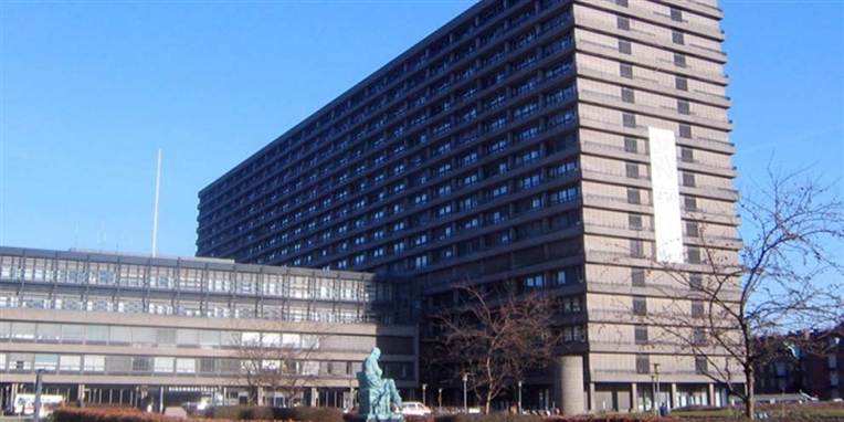 Håndværkeren, der er forbrændt på 97 procent af kroppen, er i kritisk tilstand og indlagt på Rigshospitalet.