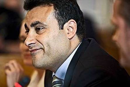 Naser Khaders parti får et nyt markant medlem i Saxo Bank direktøren.