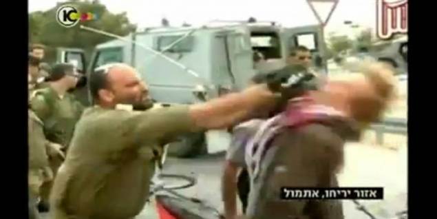 Den danske aktivist, der blev slået ned ved en cykeldemonstration i Israel forleden, går nu rettens vej, for at få stillet soldaten til ansvar for sin handling.