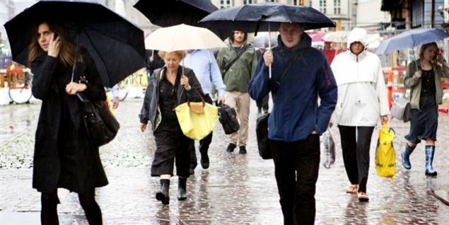 Arbejdsløshedskurven er ikke knækket, mener økonomerne i Arbejderbevægelsens Erhvervsråd. Folk er bare sendt i aktivering.