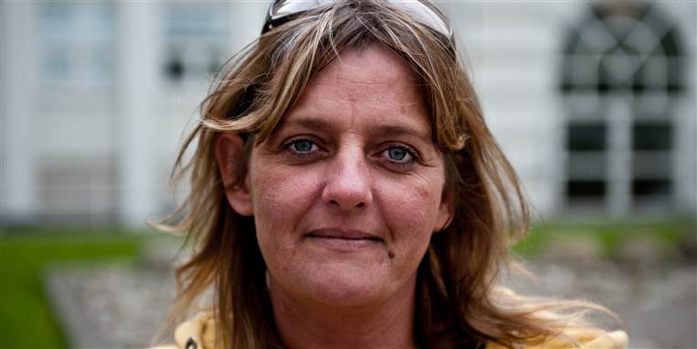 'Nye arbejdsløse bliver sparket ud i praktik. Det virker ekstremt demotiverende,' fortæller 36-årige Channie Andersen. Hun har selv været i virksomhedspraktik to gange, men har stadig ikke har fået fast arbejde.