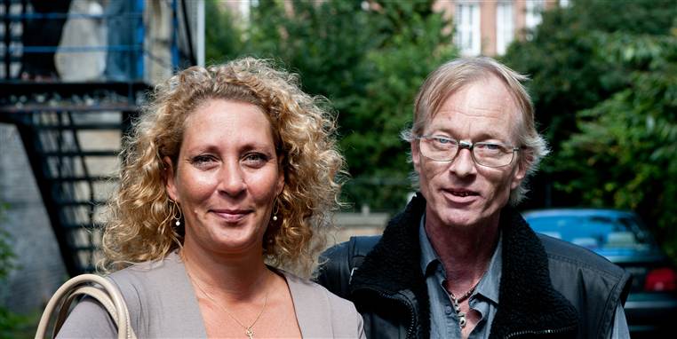 Seks stjerner falder prompte fra Helene Persson og Johnny Winther Ronnenberg efter prøveforestillingen på teaterstykket 'Win-Win - vi elsker arbejde.'