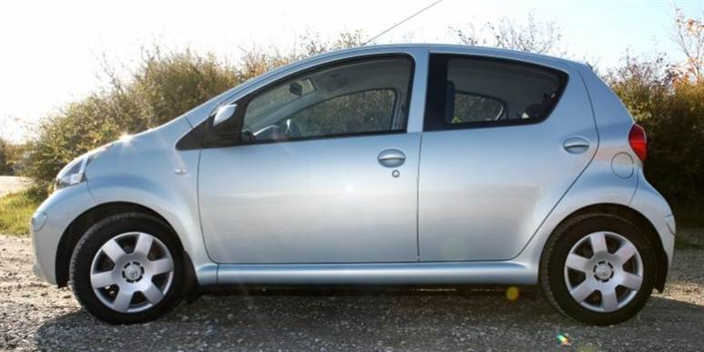 Toyota Aygo var den mest solgte i 2010. Kil dig videre og se hvilken bil, der har overtaget førstepladsen.