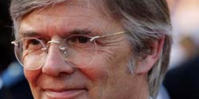 Arkiv. Alle Bille August syv børn hedder noget, der begynder med A, så mon ikke den lille ny, der kommer til januar, også får et navn med A....