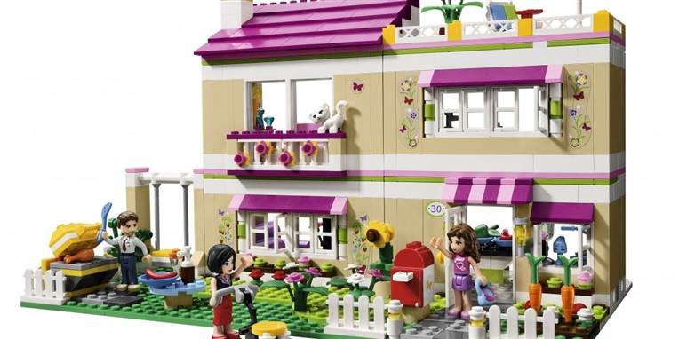 Særligt serien Lego Friends, som er målrettet til piger, har været en god forretning for Lego koncernen i den første halvdel af 2012.
