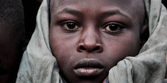 Op mod fem millioner afrikanske børn lever på flugt. Nu skal der samles danske kroner ind til dem, så de kan komme i skole, få medicin og tag over hovedet.