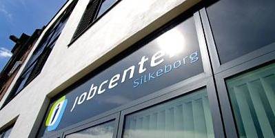 Med en ny rapport fra kommunens borgerrådgiver kommer jobcenteret i Silkeborg igen under hård kritik.