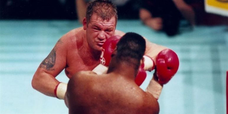 I 1997 fik Brian Nielsen karrierens hidtil største kamp, da han mødte den aldrende tidligere verdensmester Larry Holmes. Brian Nielsen vandt en spinkel sejr på point med dommerstemmerne 2-1.