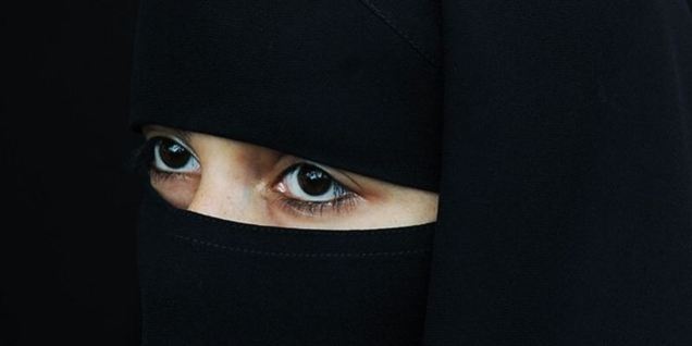 Kvinder skal smide burkaen, mener et flertal af danskerne. Arkivfoto.