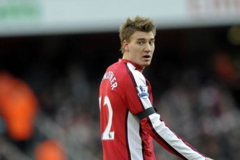 Nicklas Bendtner og Caroline Flemming fandt forskellige metoder for at undgå fotograferne.
