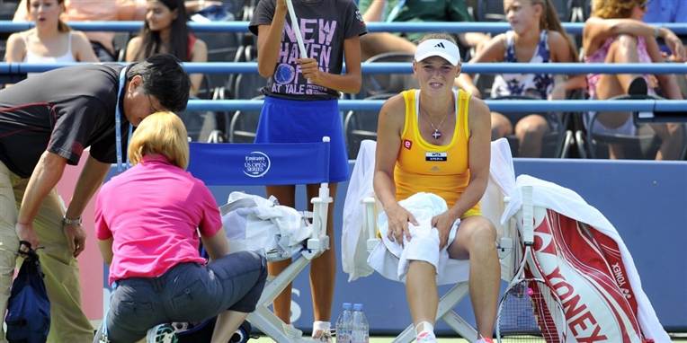 Caroline Wozniacki vinder bold mod argentinske Gisela Dulko ved Japan Open.