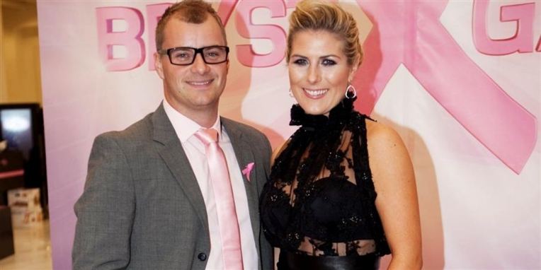 Til 'BrystGalla' i 2010 fulgtes vinderparret Casper Elgaard og Vickie Jo ad.