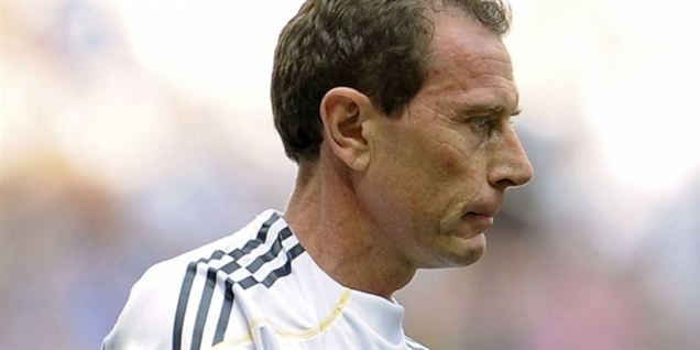 Real Madrids Emilio Butraguenõ, kendt som "Gribben" der i sin tid sendte Danmark hjem fra VM i 1986 med fire mål, ville gerne bytte CL-pulje med Barcelona.