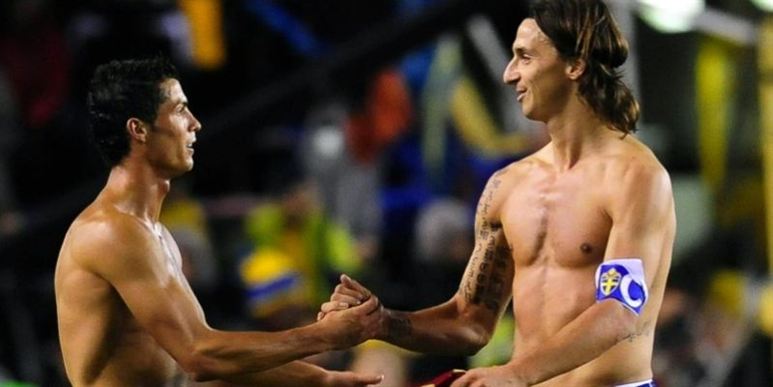 To af dem, der er meget glade for at bytte spillertrøjer efter kampen, er Real Madrids Cristiano Ronaldo, til venstre, og AC Milans Zlatan Ibrahimovic.