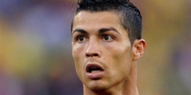 Lars Jacobsen er forberedt på, at Christiano Ronaldo har det med at prikke bolden afsted og derefter 'falde' over forsvarspillerens ben med en forurettet mine.