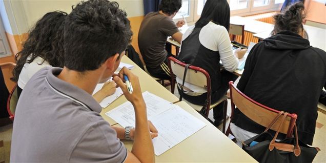 I landets kommuner planlægger flere skoler at indhente den tabte undervisning ved at kalde eleverne i skole til ekstra undervisningstimer.