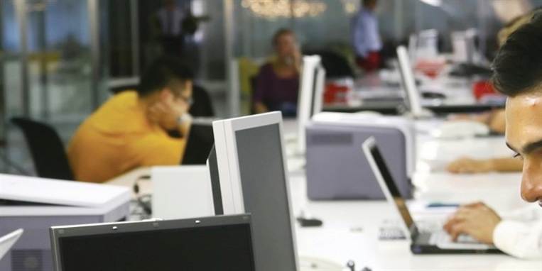 Det er fristende for mange fattige studerende at tage imod tillokkende tilbud på bærbare computere.