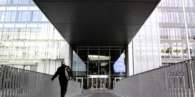 Medarbejdere med korte kontrakter får sparket senere på efteråret.
