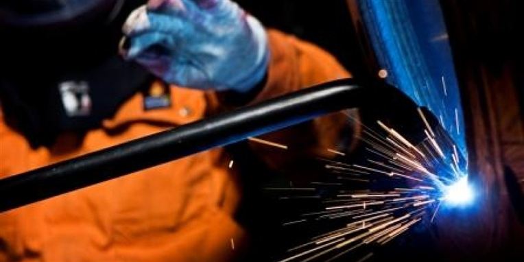 Mange ufaglærte, faglærte og kortuddannede står til at falde ud af dagpengesystemet i første halvår af 2013. Dansk Metal har sat en offensiv i gang for støvsuge jobmarkedet.
