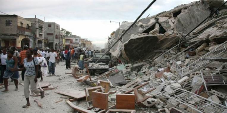Haiti modtager store donationer og hjælp fra hele verden, men er magtesløse uden en plan fra myndighederne.