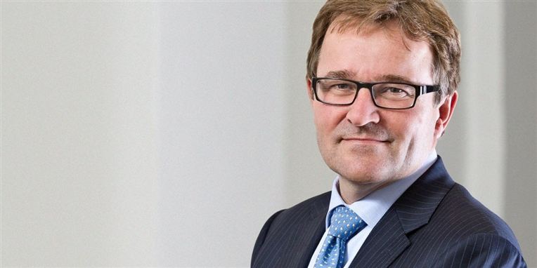 Ordførende direktør Eivind Kolding må på banen og forklare Danske Banks handlinger for meningmand, siger professor i erhvervskommunikation.