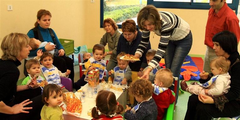 Mange institutioner mangler personale, men kommunerne vil hellere oprette flere kontorjob.
