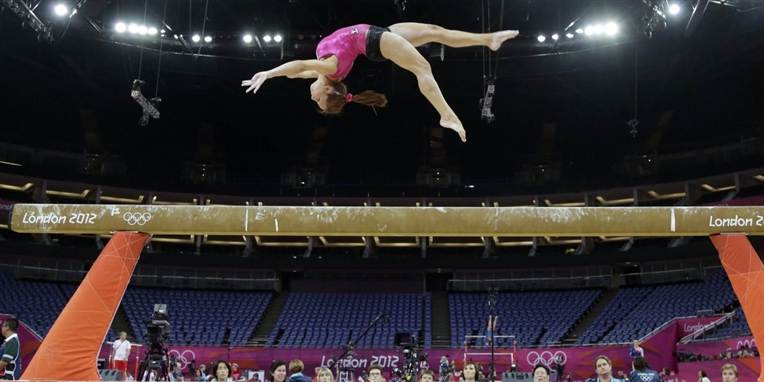 Gymnast der træner under fra dette sommers OL i London, hvor dopingkontrollen er på sit højeste.
