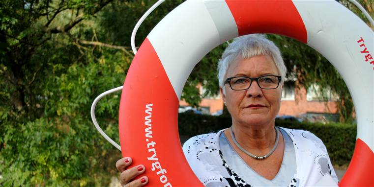 Dagpengene er 62-årige Inge Grønlunds redningskrans. De har holdt hende oppe siden hun blev arbejdsløs i 2009. Fra 1. maj bliver de taget fra hende, og hun er hjælpeløs på dybt vand, indtil hun kan hæve sin folkepension i 2015.
