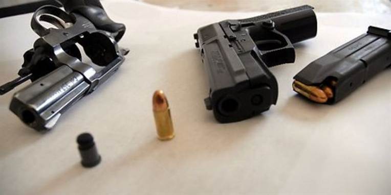 Under et skænderi på et værtshus i Hirtshals i nat, blev der trukket en pistol.
