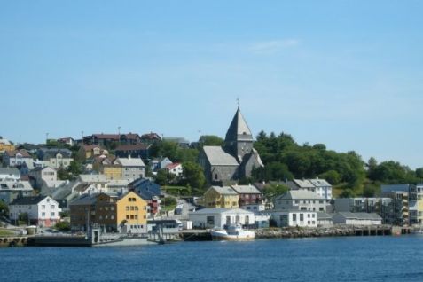 De tre veninder blev overrasket af en bølge. Det lykkedes kun en af dem at undslippe.