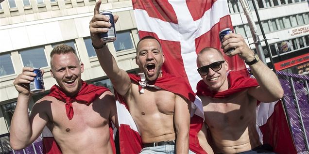 Tre glade danske fans: Mads, David og Jakob.
