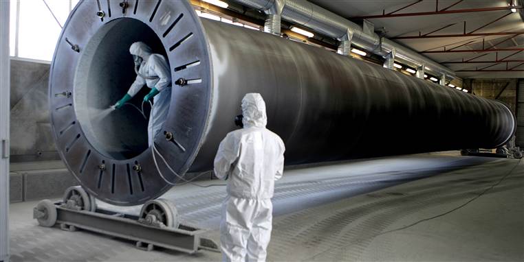 Ivan Lind fik en fyreseddel, da han arbejdede på Vestas' vindmøllefabrik på Langeland. Nu frygter den 57-årige, at jobbet bliver hans sidste trods torsdagens energiforlig.