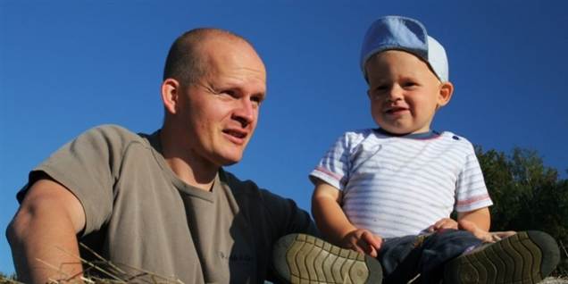 Det er godt, hvis faren også tager barsel, men kun hvis det passer ind i familiens rytme, siger børnepsykolog