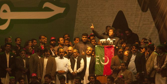 Imran Khan samlede 200.000 til et politisk møde den 25. december 2011.