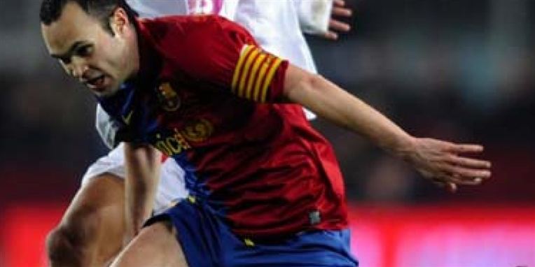Barcelonas spillere skal ikke tænke på arvefjendeopgøret mod Real Madrid. Champions League kampen mod Benfica kommer i første række.