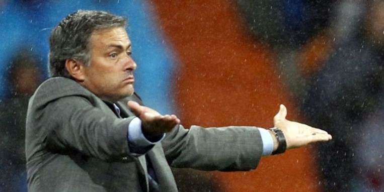 José Mourinho lægger sig fladt ned for den katalanske overmagt, der tromlede Real Madrid over i mandages klassikeropgør.