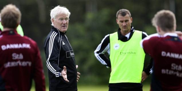 Morten Olsen og landsholdet sidder klistret til skærmen, når mesterskabskampen i Superligaen afgøres.