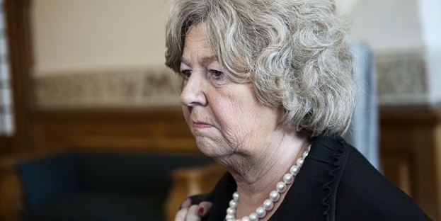 Integrationsminster Birthe Rønn Hornbech (V) vil ikke gå ind i sagen om Søren Pinds au pair-pige, selv om han tidligere i dag indrømmede, at han ikke har haft styr på reglerne.