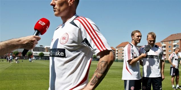 Den lyskeskadede midtbanespiller Niki Zimling har godt nyt at fortælle til Morten Olsen.