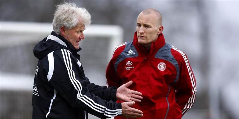 Lær, hvordan du faker fodboldviden som en anden Morten Olsen. Det er godt for dit arbejdsliv.