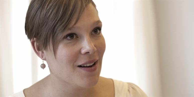 Lige nu er sundhedsministeren på barsel, men hendes nyfødte skal ikke regne med godnathistorier fra Bibelen. Astrid Krag (SF) har i alt fald meldt sig ud af folkekirken.