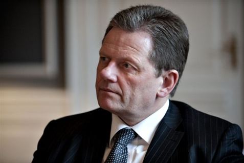 Skilsmissefamilier må klare sig igennem krisen med de nuværende regler på området, mener justitsminister Lars Barfoed.