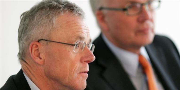 Dong Energy-direktør Anders Eldrup måtte forlade sin stilling på grund af de guldrandede ansættelsesforhold. Bestyrelsesformand Fritz Schur i baggrunden talte sandt om kontrakt, bekræfter advokatfirma.