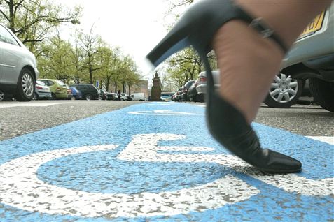 Handicaphjælpere tvinges til ulovligheder af deres chefer