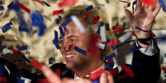 Geert Wilders i en regn af konfetti efter det står klart, at kan bliver en af valgets store sejrherrer.