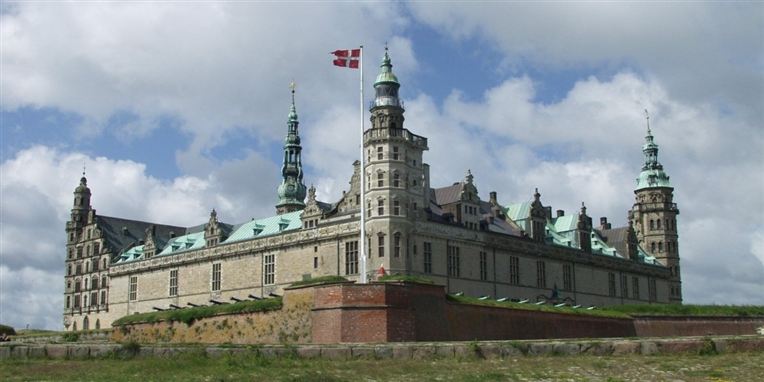 alt er 70 danske områder og seværdigheder nu med i Google Street View, ud over Kronborg og Hammershus, gælder det for eksempel Orlovsmuseet, Bonbonland og Moesgaard Museum.