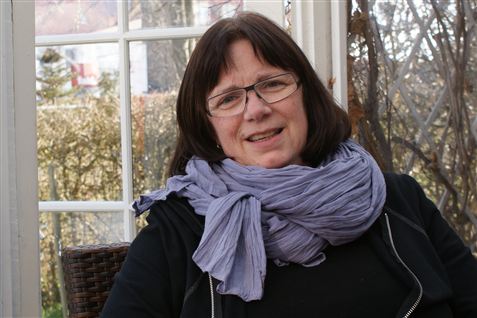 Der er en overenskomst på papiret, men den virker ikke i praksis. I princippet kan arbejdsgiverne fyre og genansætte, som de vil. Vi har ingen rettigheder,” siger Jonna Tønning, der har været handicaphjælper i otte år.