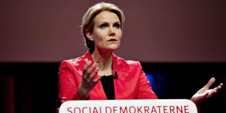 I modsætning til åbningstalen i Folketinget var der fuld drøn på Helle Thornings tale til partifællerne på S-kongressen, mener Hans Engell.